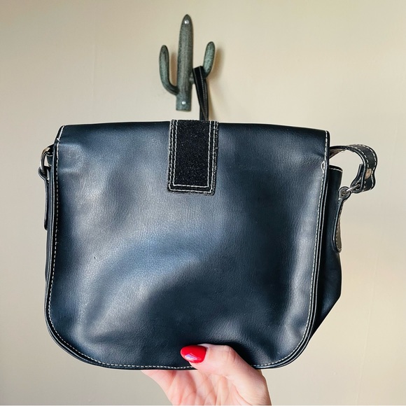 Vintage Western Buckle Faux Leather Crossbody Bag - Picture 3 of 5